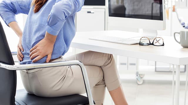 Cómo mejorar tu postura corporal en el trabajo